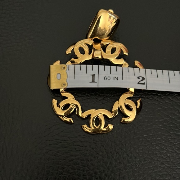 Vintage CHANEL Gold Logo Hoop Clip On Earrings - Picture 5 of 13